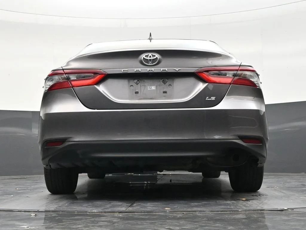 2022 Toyota Camry LE photo 23