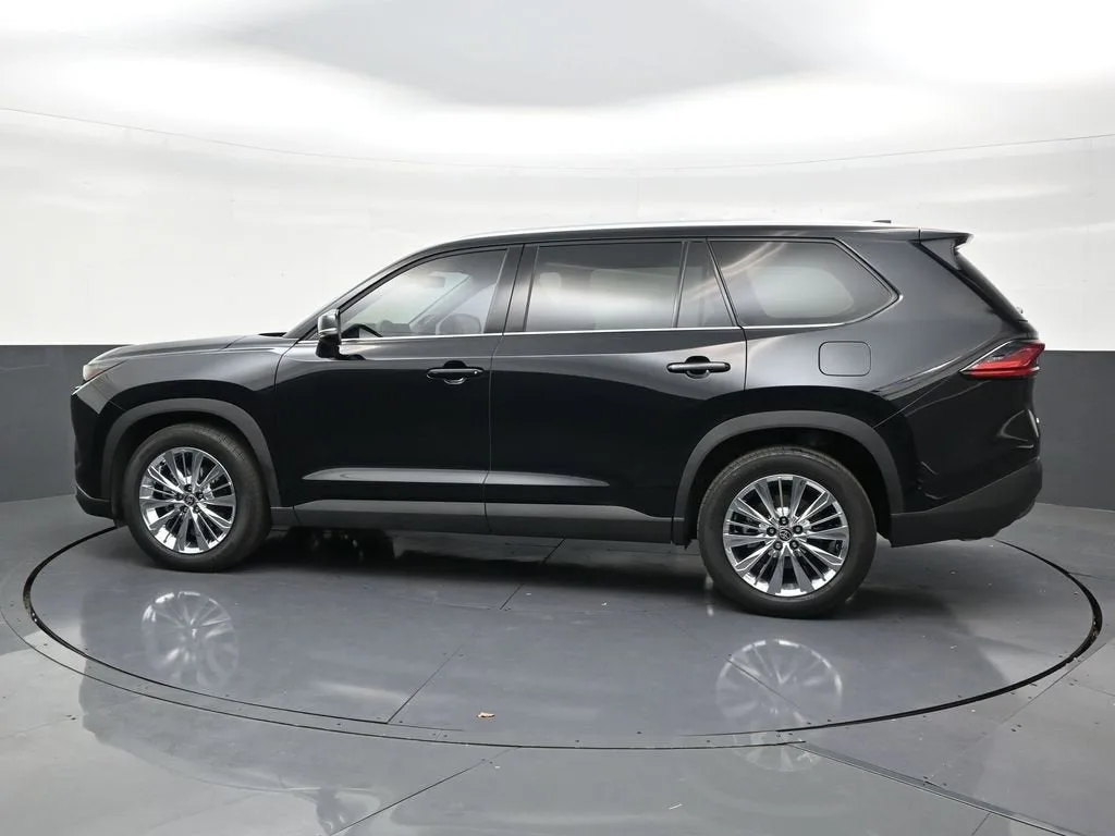 2026 Toyota Grand Highlander Platinum photo 2