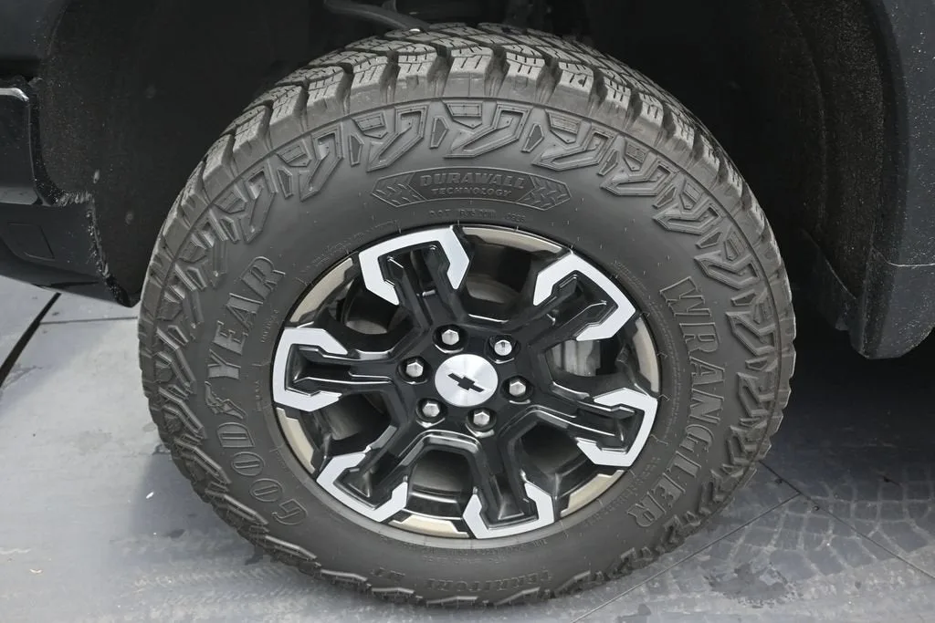 2024 Chevrolet Silverado 1500 ZR2 photo 9