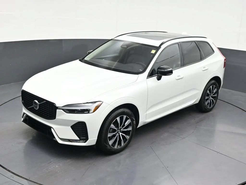 2024 Volvo XC60 B5 Core Dark Theme photo 12