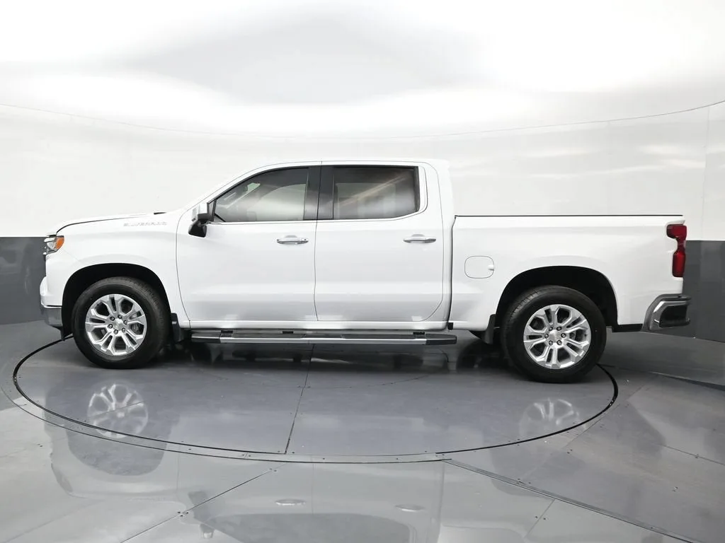 2023 Chevrolet Silverado 1500 LTZ photo 2