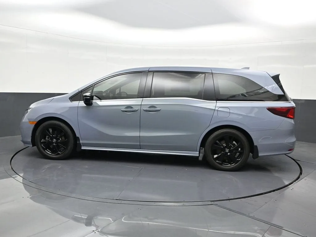 2024 Honda Odyssey Sport photo 2