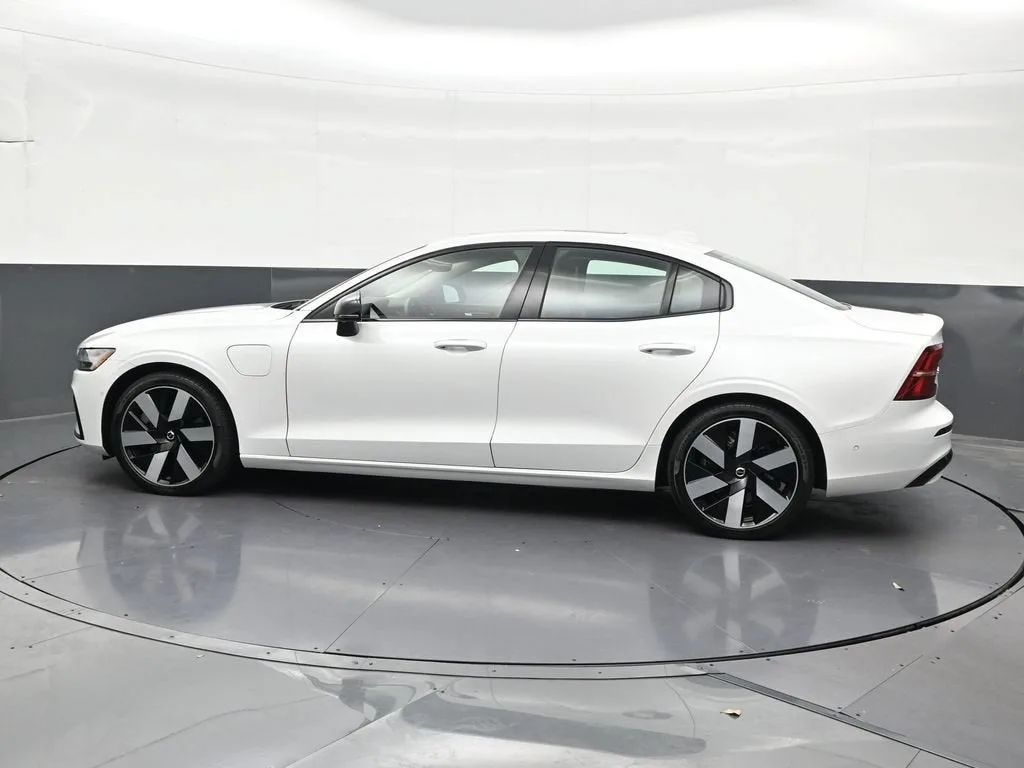2024 Volvo S60 Recharge Plug-In Hybrid T8 Plus Dark Theme photo 2