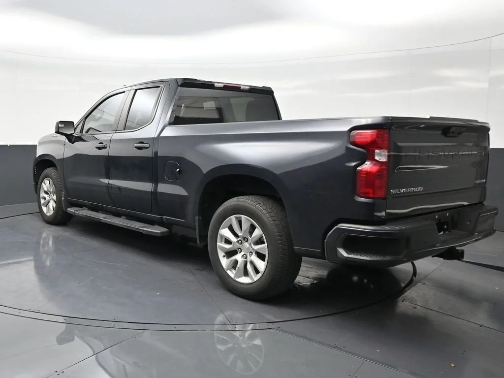 2023 Chevrolet Silverado 1500 Custom photo 3
