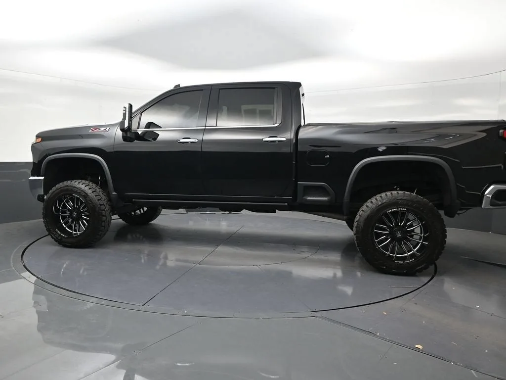 2024 Chevrolet Silverado 2500 HD LTZ photo 2