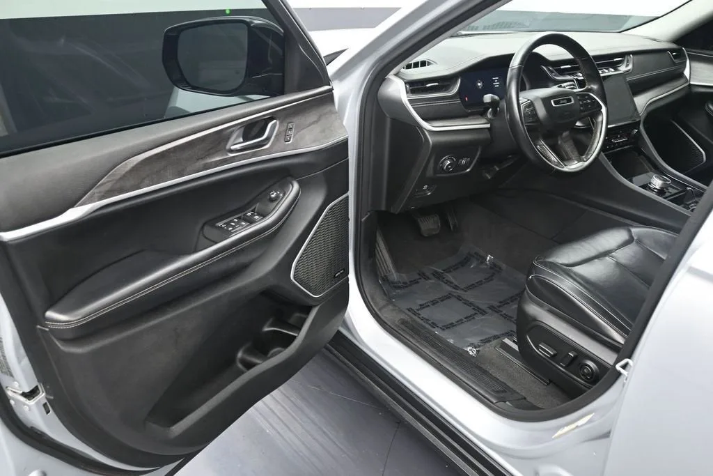 2021 Jeep Grand Cherokee L Limited 4x2 photo 10