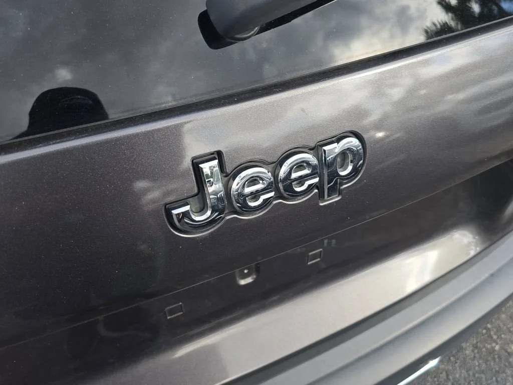 2019 Jeep Cherokee Limited FWD photo 7