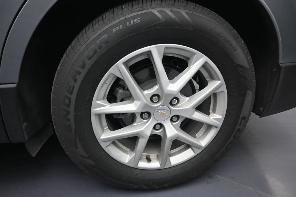 2023 Chevrolet Equinox LS photo 10