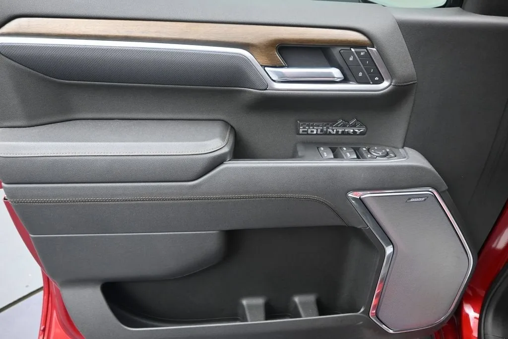 2025 Chevrolet Silverado 1500 High Country photo 11
