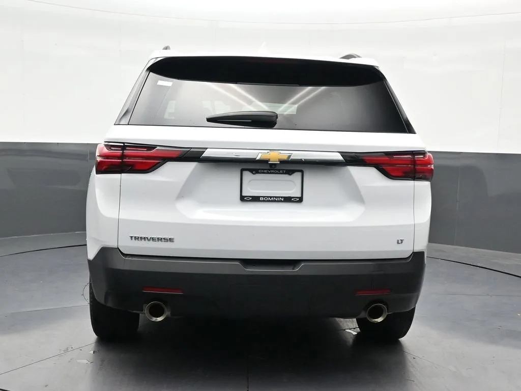 2023 Chevrolet Traverse LT Leather photo 4