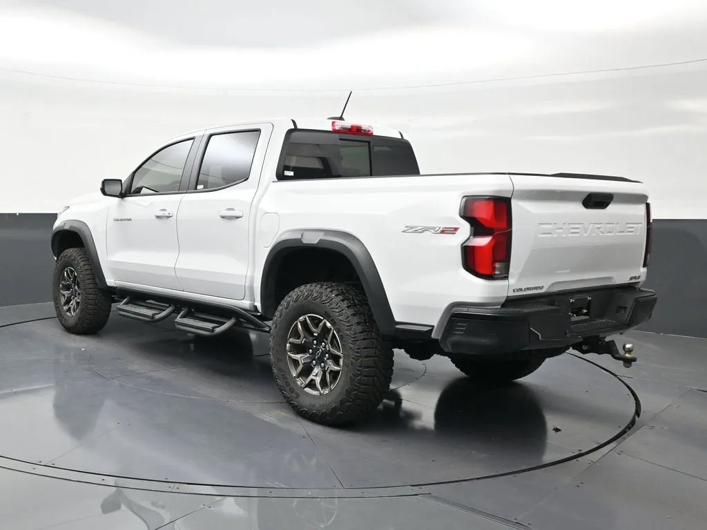 2025 Chevrolet Colorado ZR2 photo 3