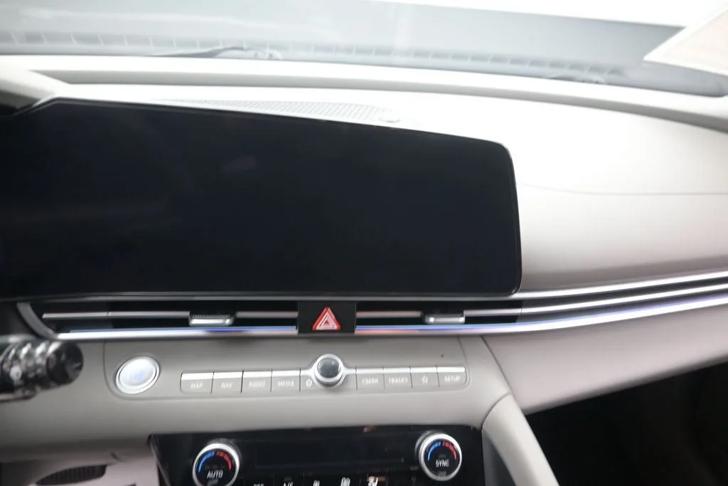 2024 Hyundai Elantra SEL photo 12