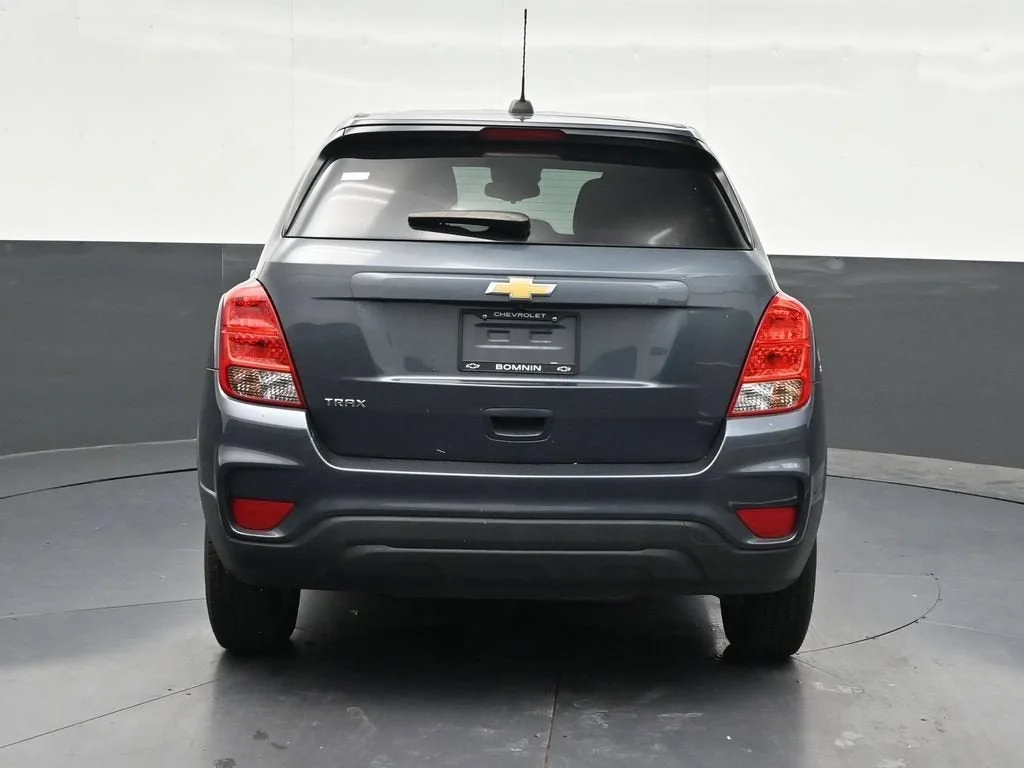 2021 Chevrolet Trax LS photo 4