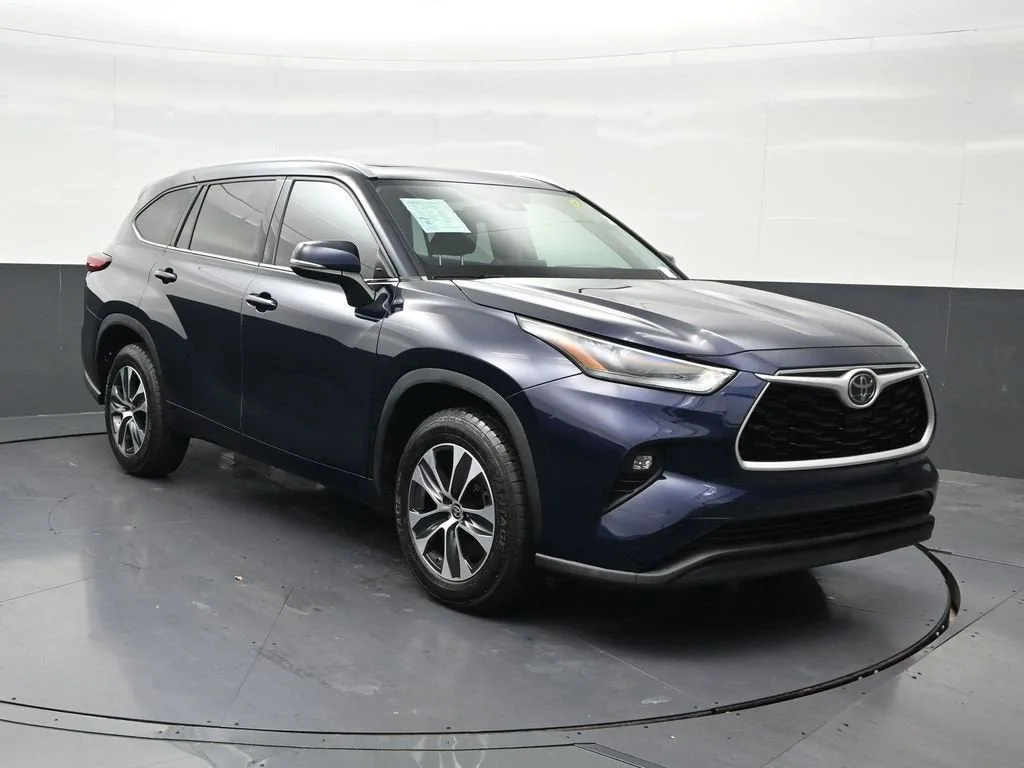 2021 Toyota Highlander XLE photo 8