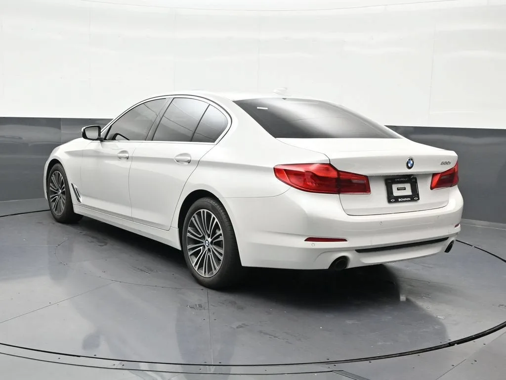 2019 BMW 5 Series 530i photo 3