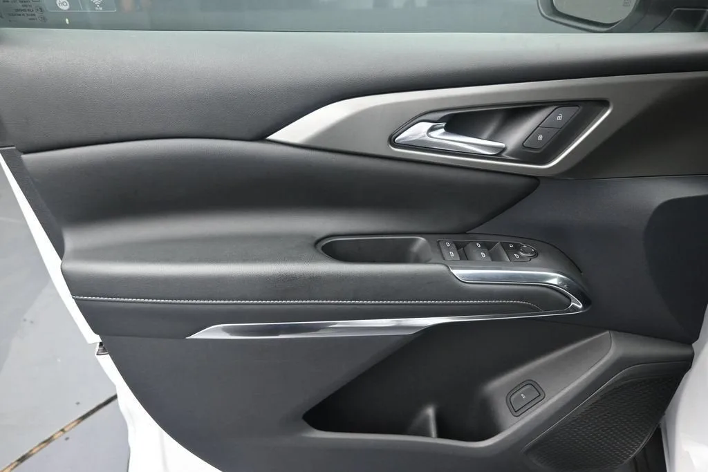 2024 Chevrolet Traverse LS photo 11