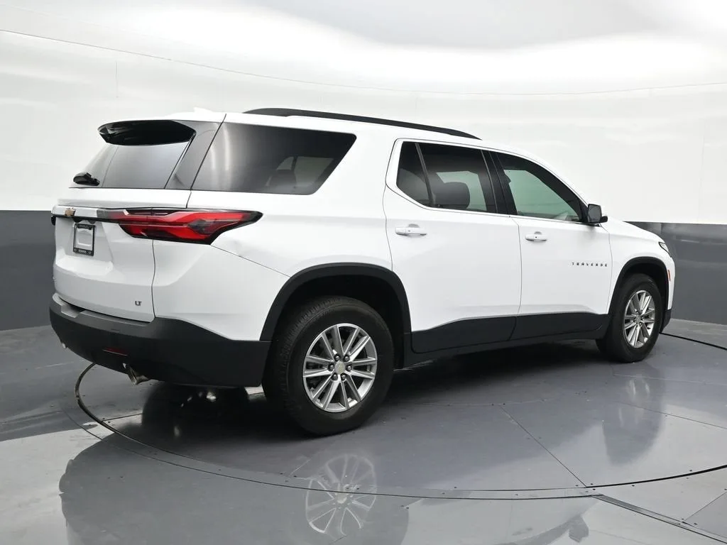 2023 Chevrolet Traverse LT Cloth photo 5