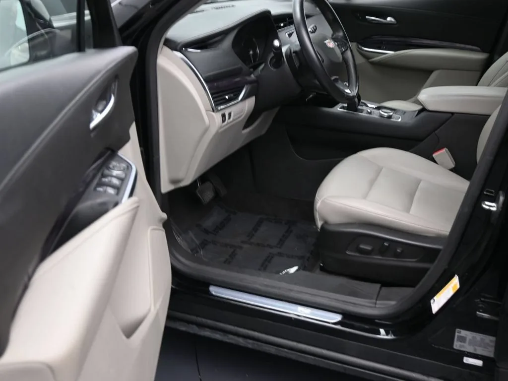 2022 Cadillac XT4 Luxury photo 9