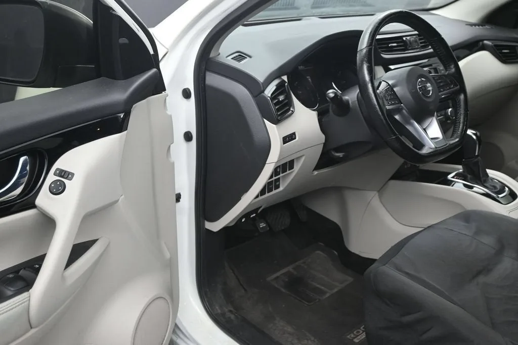 2022 Nissan Rogue Sport SV FWD Xtronic CVT photo 11