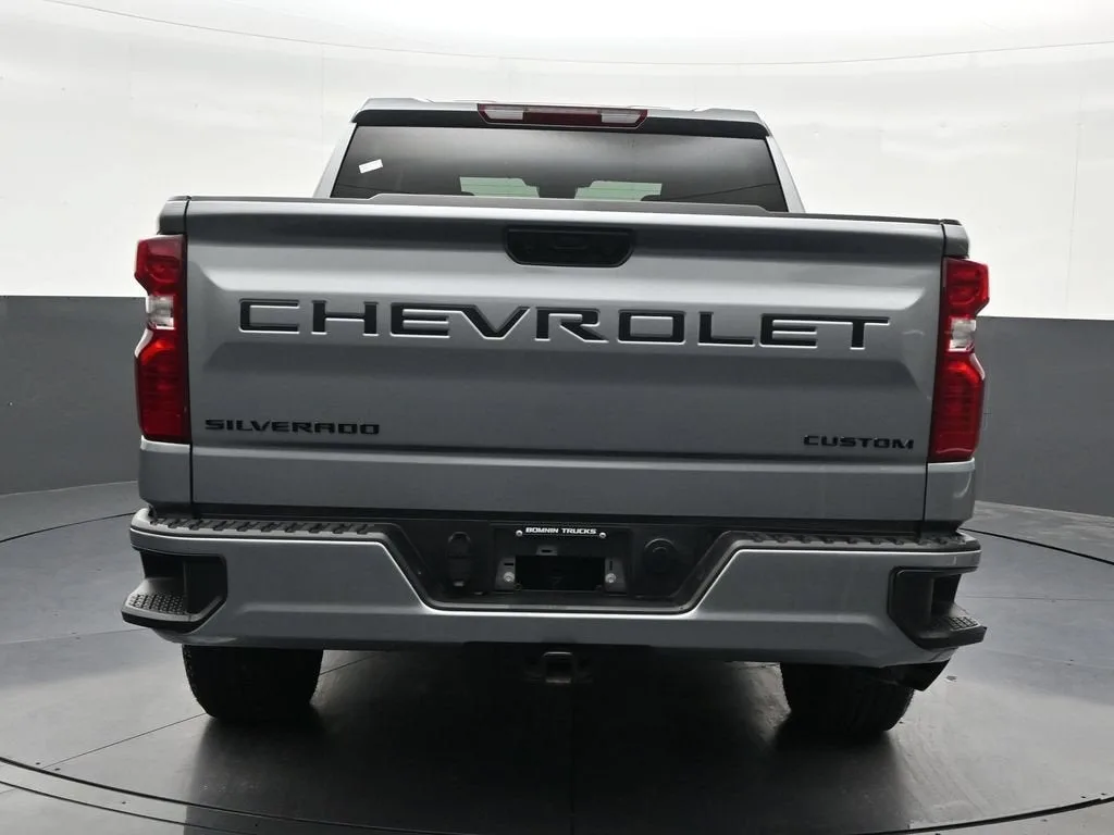 2025 Chevrolet Silverado 1500 Custom photo 4