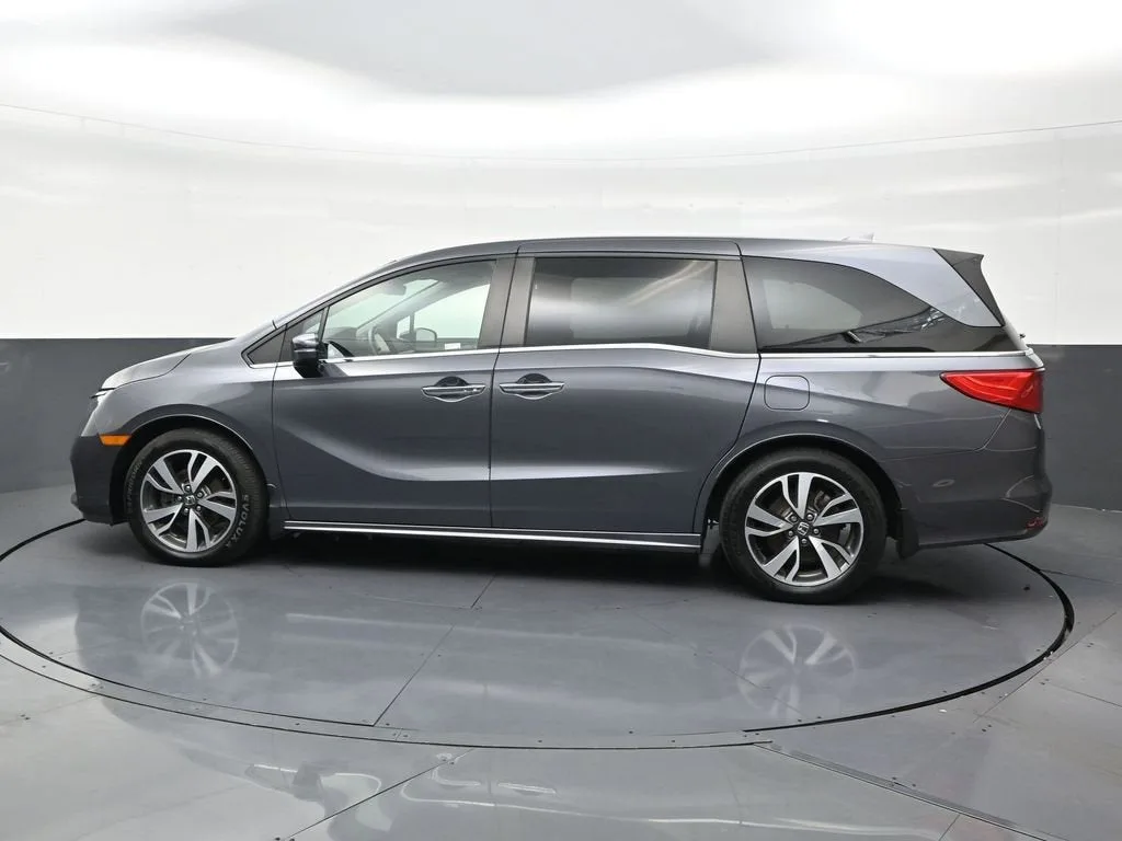 2021 Honda Odyssey Touring photo 2