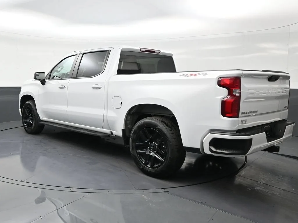 2022 Chevrolet Silverado 1500 RST photo 3