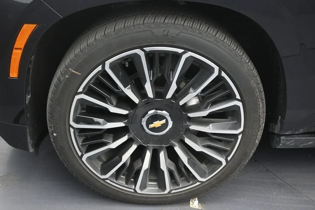 2026 Chevrolet Suburban High Country photo 9