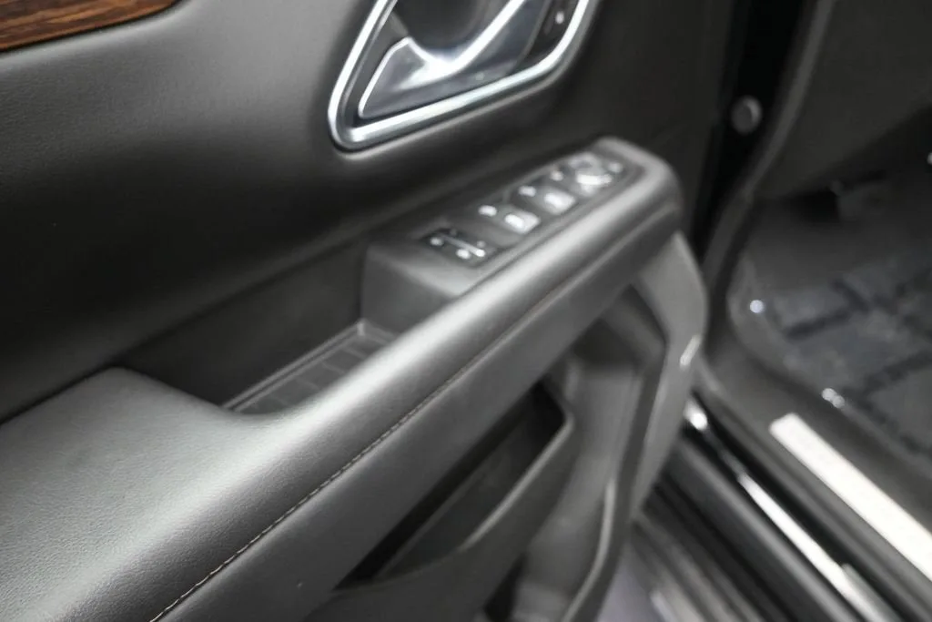 2024 Chevrolet Suburban High Country photo 10