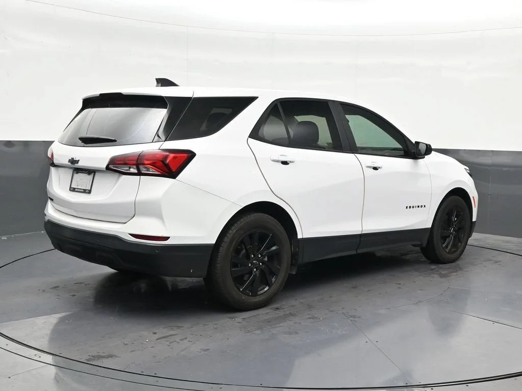 2024 Chevrolet Equinox LS photo 5