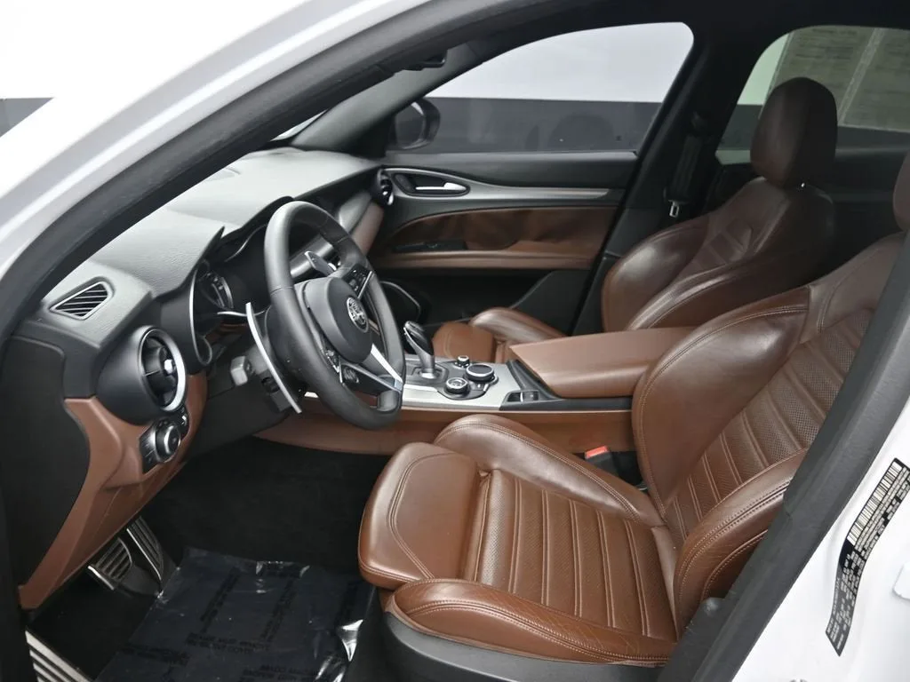 2019 Alfa Romeo Stelvio Ti Sport AWD photo 12