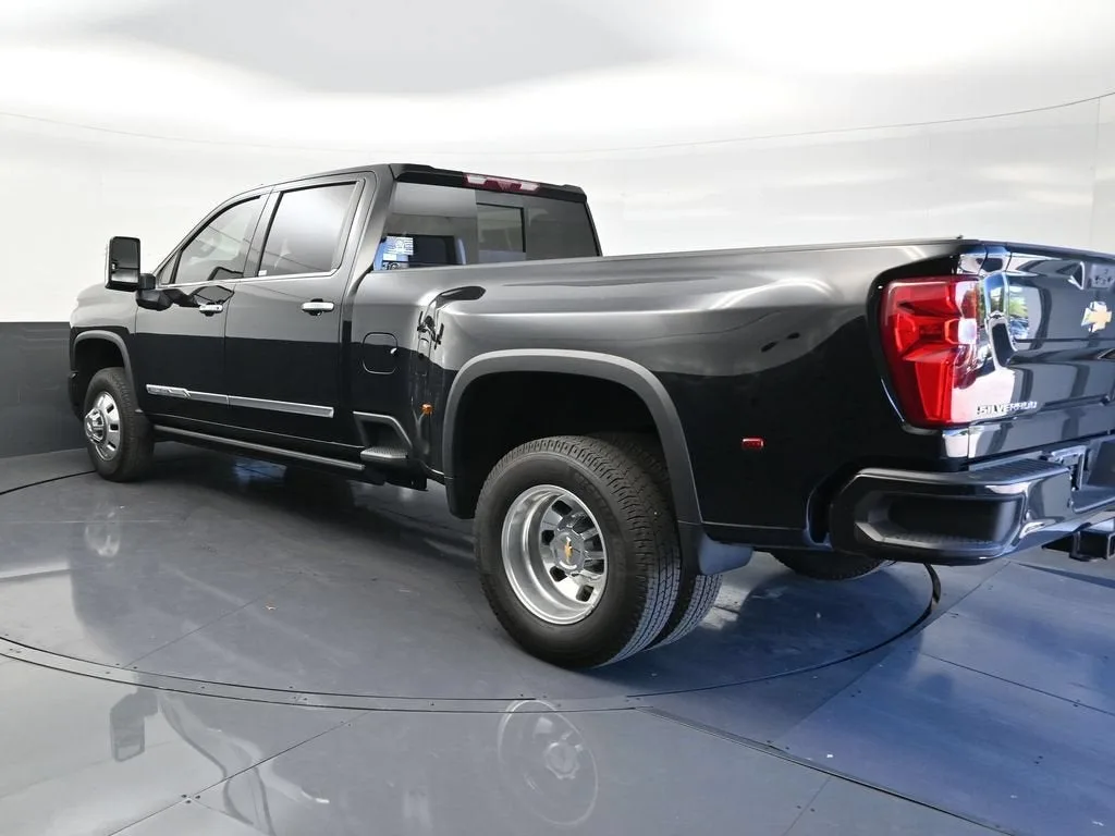 2025 Chevrolet Silverado 3500 HD High Country DRW photo 3