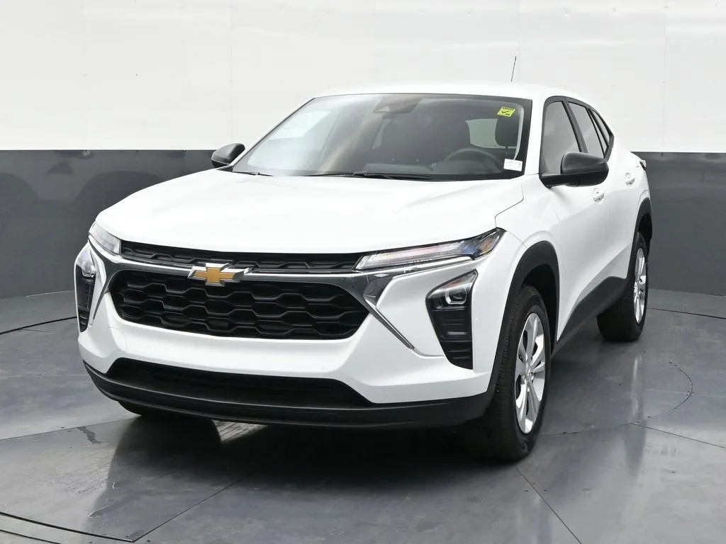 2025 Chevrolet Trax LS photo 8