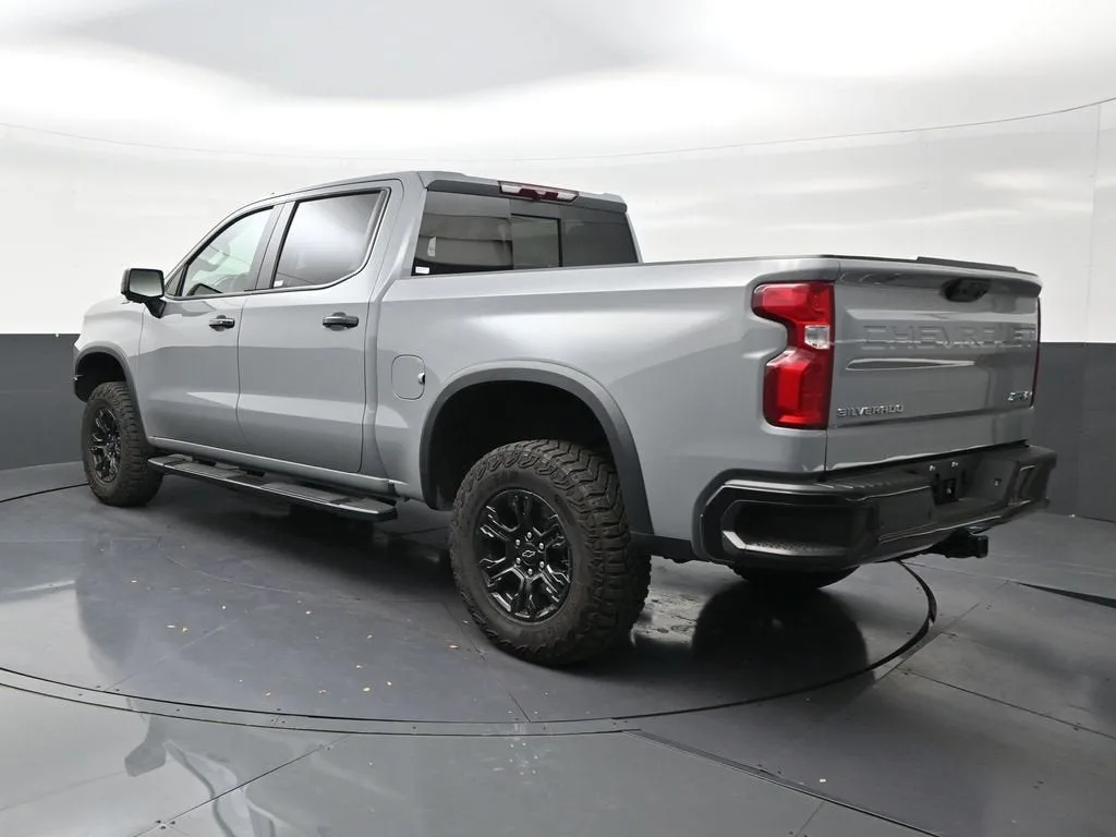 2025 Chevrolet Silverado 1500 ZR2 photo 3