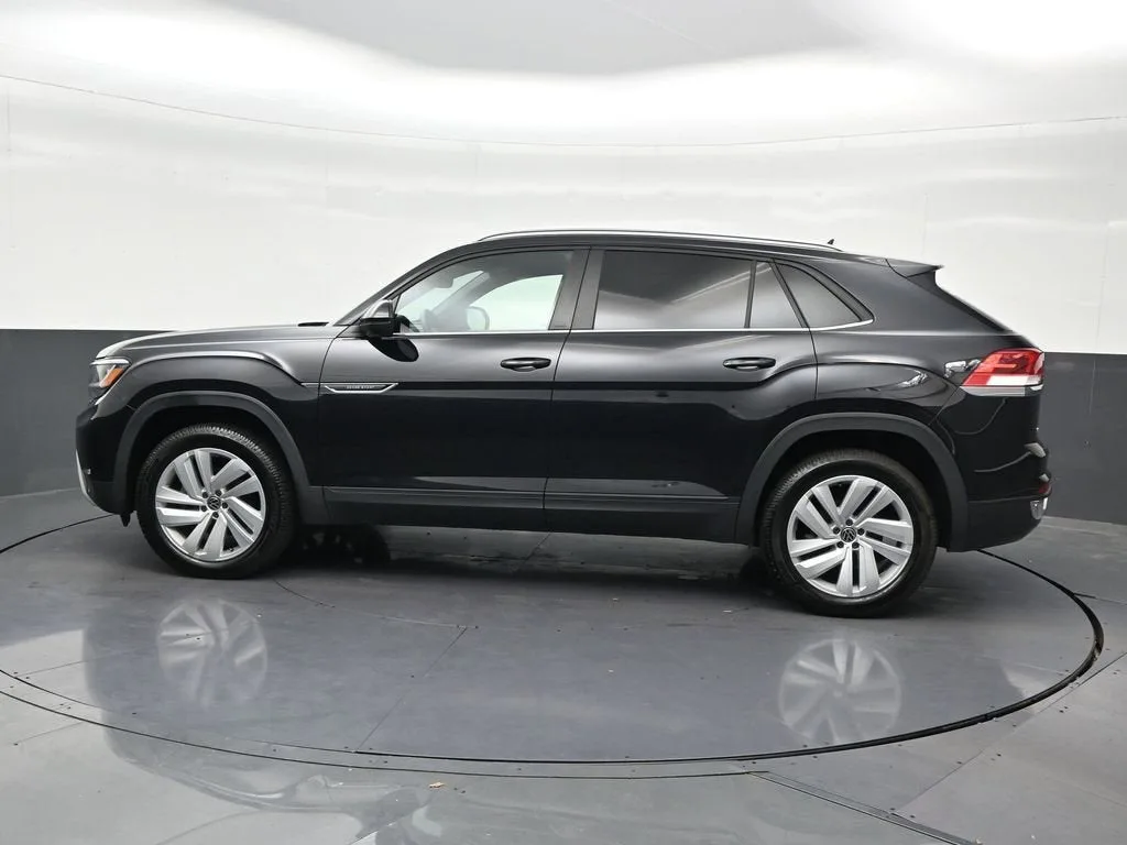 2021 Volkswagen Atlas Cross Sport 2.0T SE w/Technology photo 2