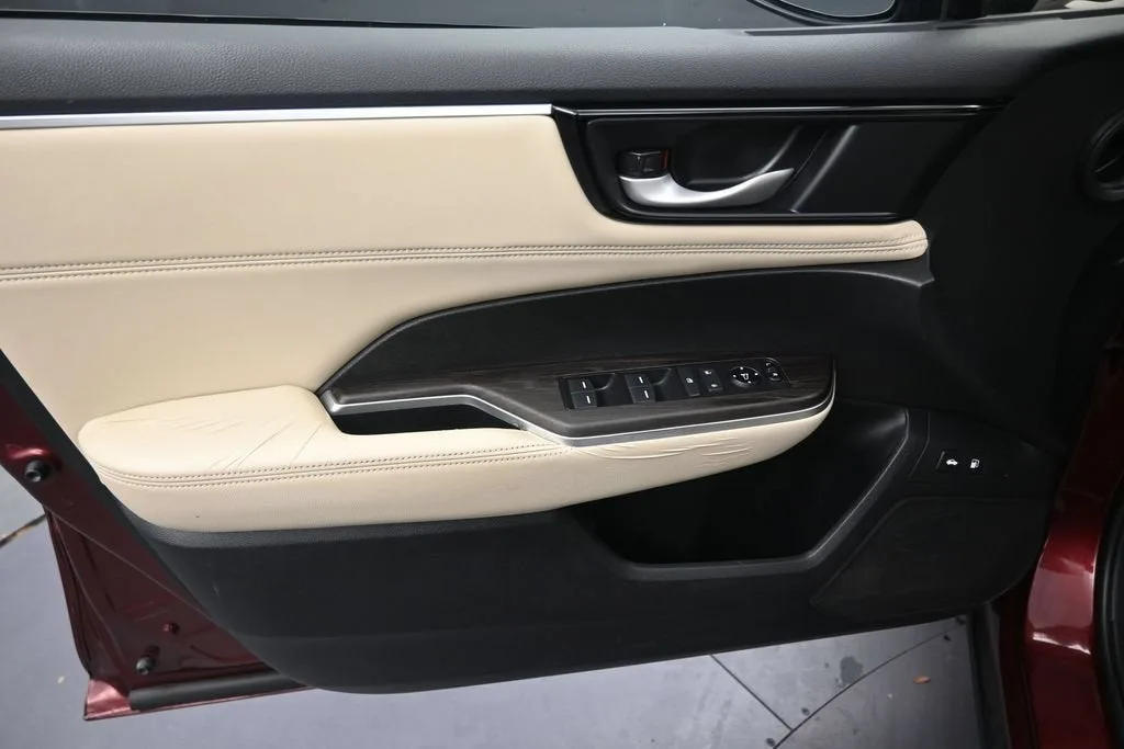 2018 Honda Clarity Plug-In Hybrid 4DR SDN photo 10