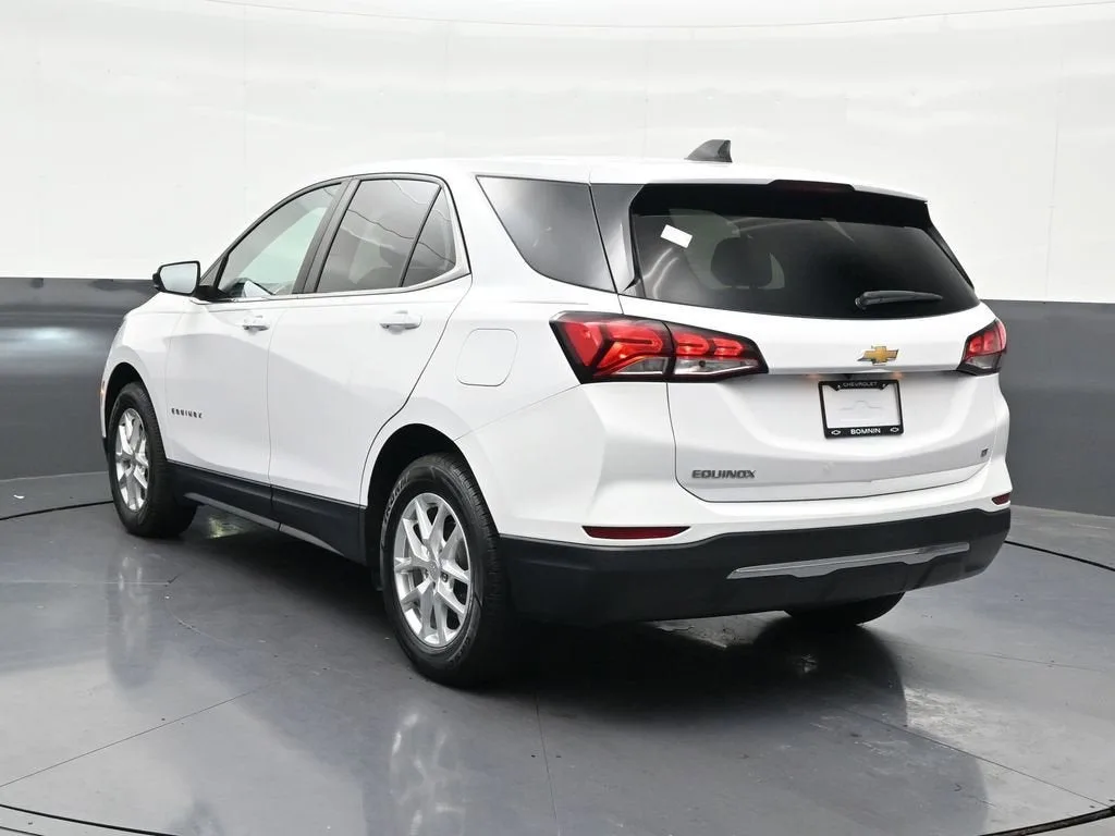 2022 Chevrolet Equinox LT photo 3