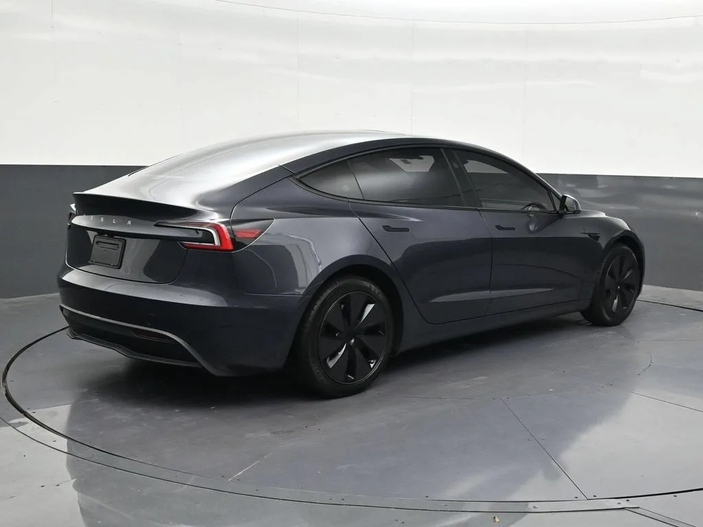 2025 Tesla Model 3 Long Range photo 5