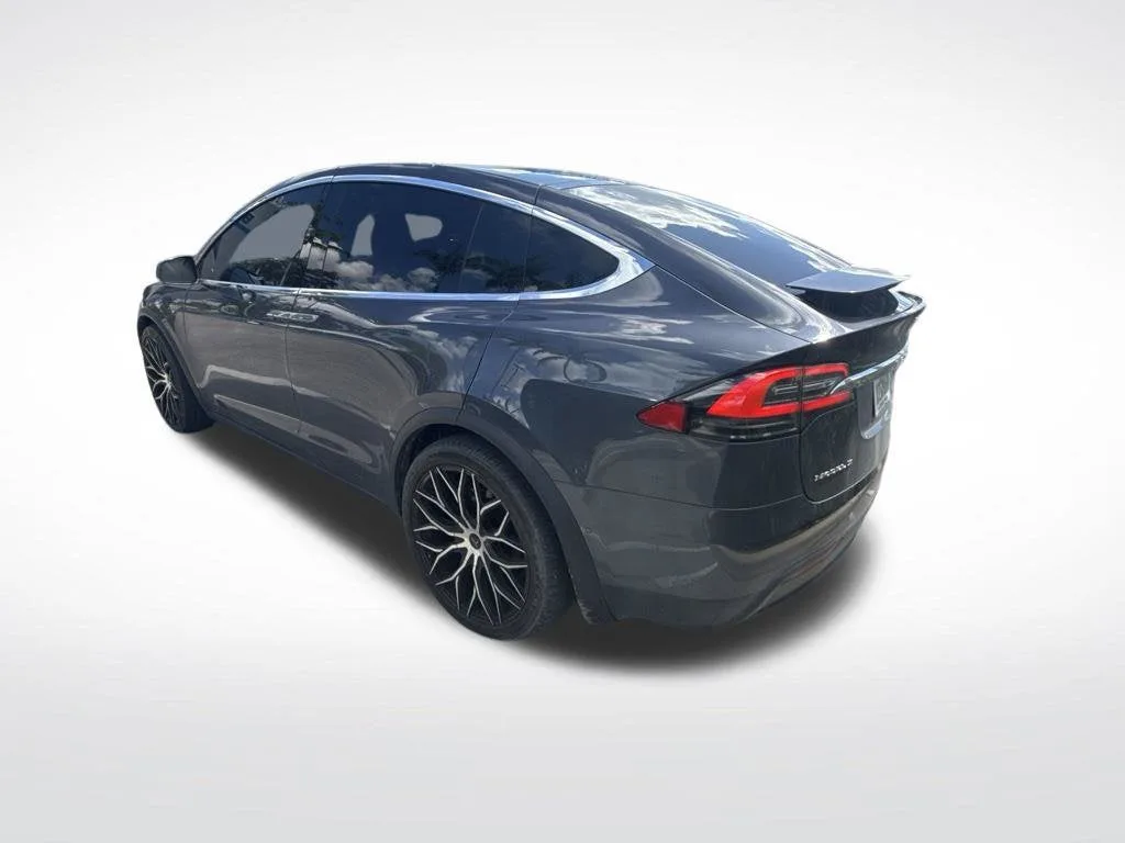 2016 Tesla Model X 90D photo 2