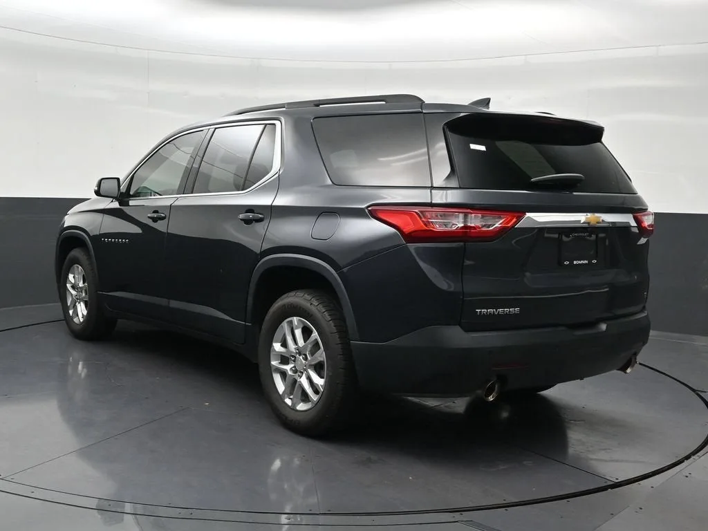 2021 Chevrolet Traverse LT Leather photo 3