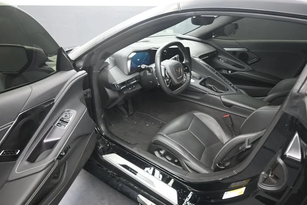 2025 Chevrolet Corvette Stingray 2LT photo 10