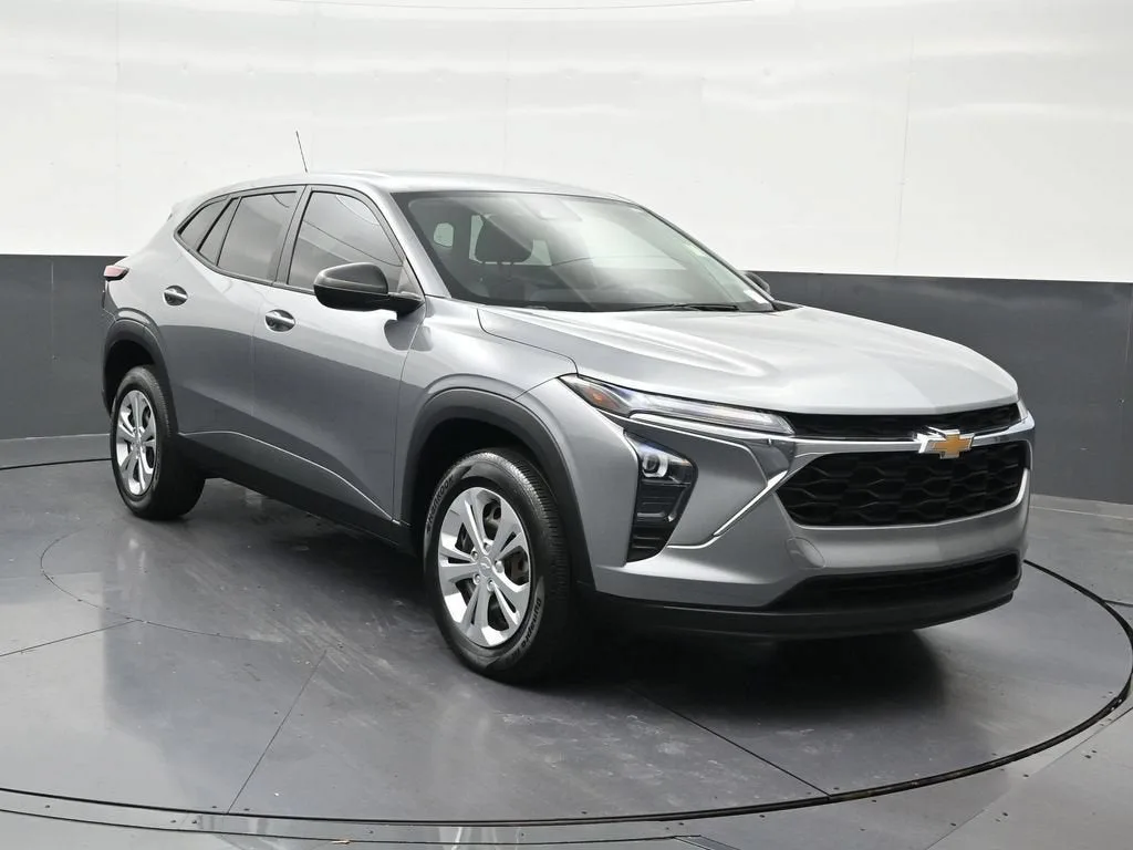 2024 Chevrolet Trax LS photo 8