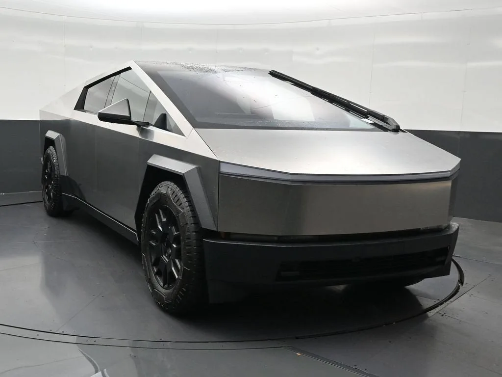 2024 Tesla Cybertruck All-Wheel Drive photo 7