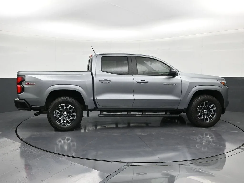 2025 Chevrolet Colorado Z71 photo 6
