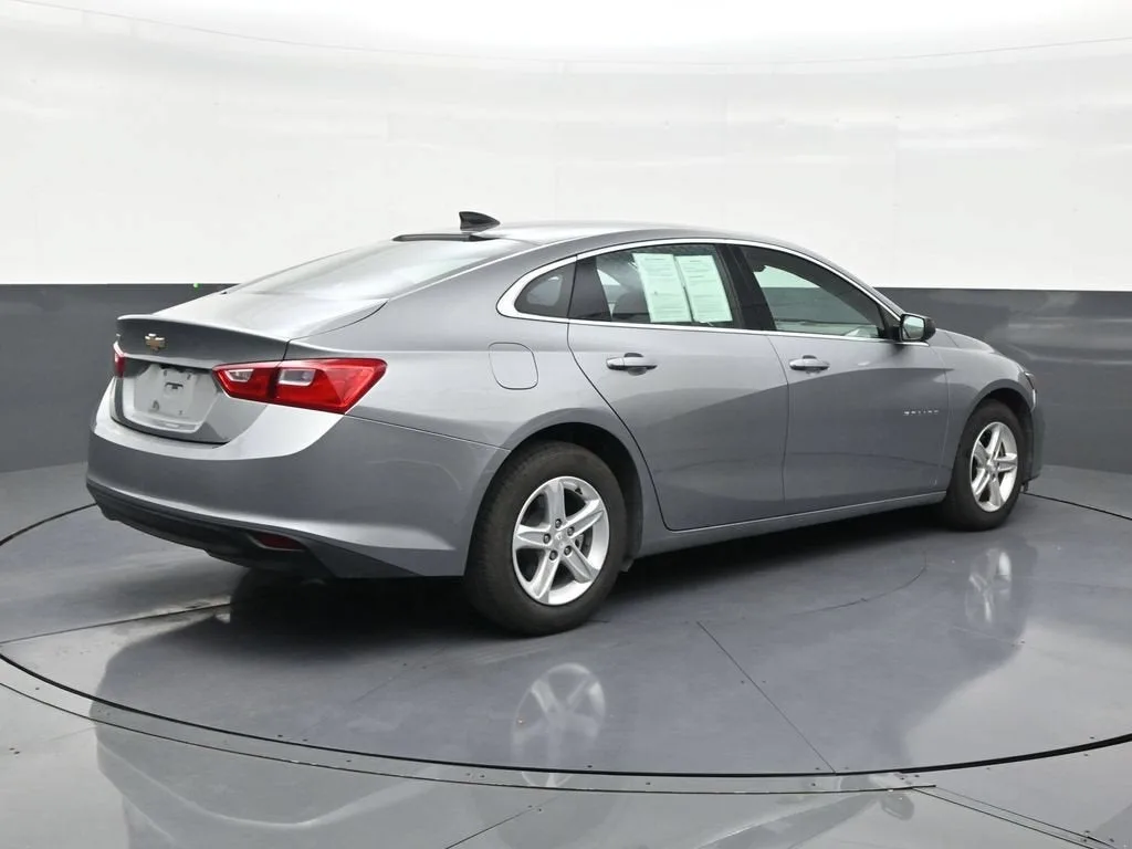 2023 Chevrolet Malibu LS photo 5