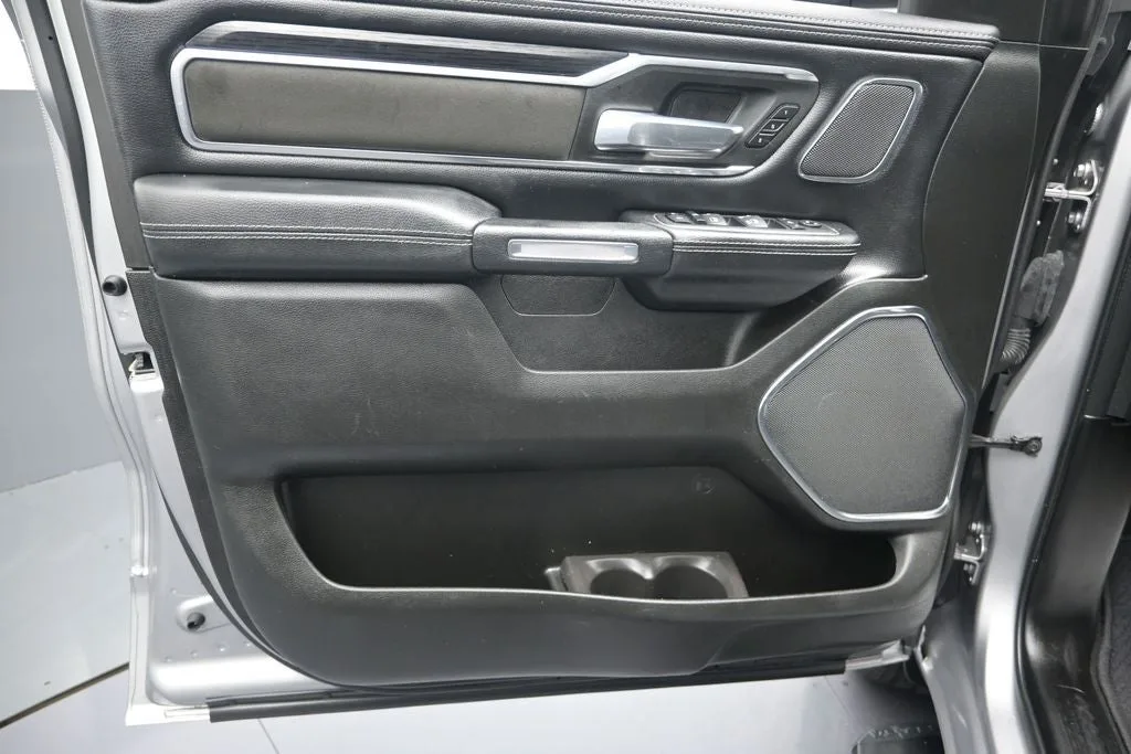 2024 RAM 1500 Laramie photo 12