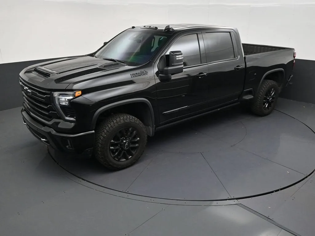 2025 Chevrolet Silverado 2500 HD High Country photo 12