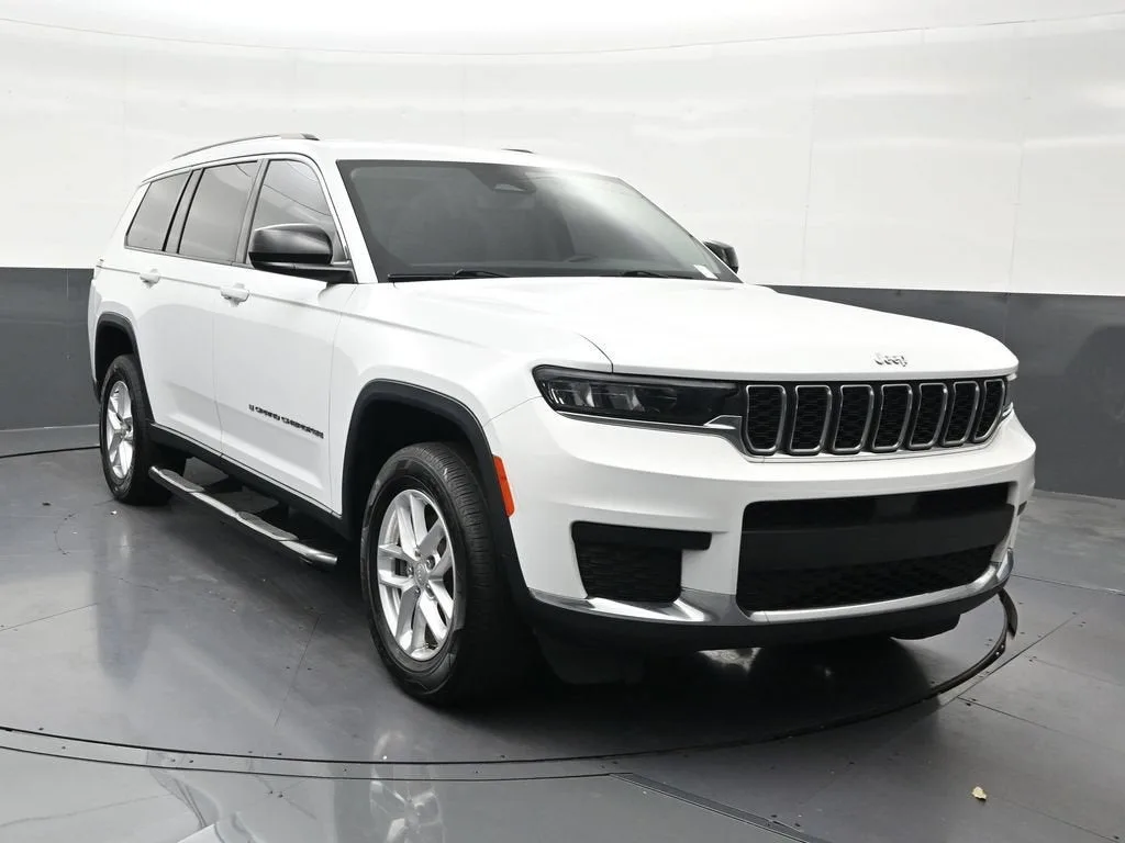 2022 Jeep Grand Cherokee L Laredo 4x2 photo 8