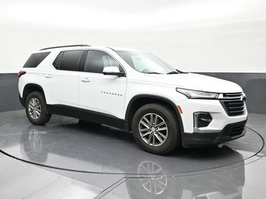 2022 Chevrolet Traverse LT Leather photo 7