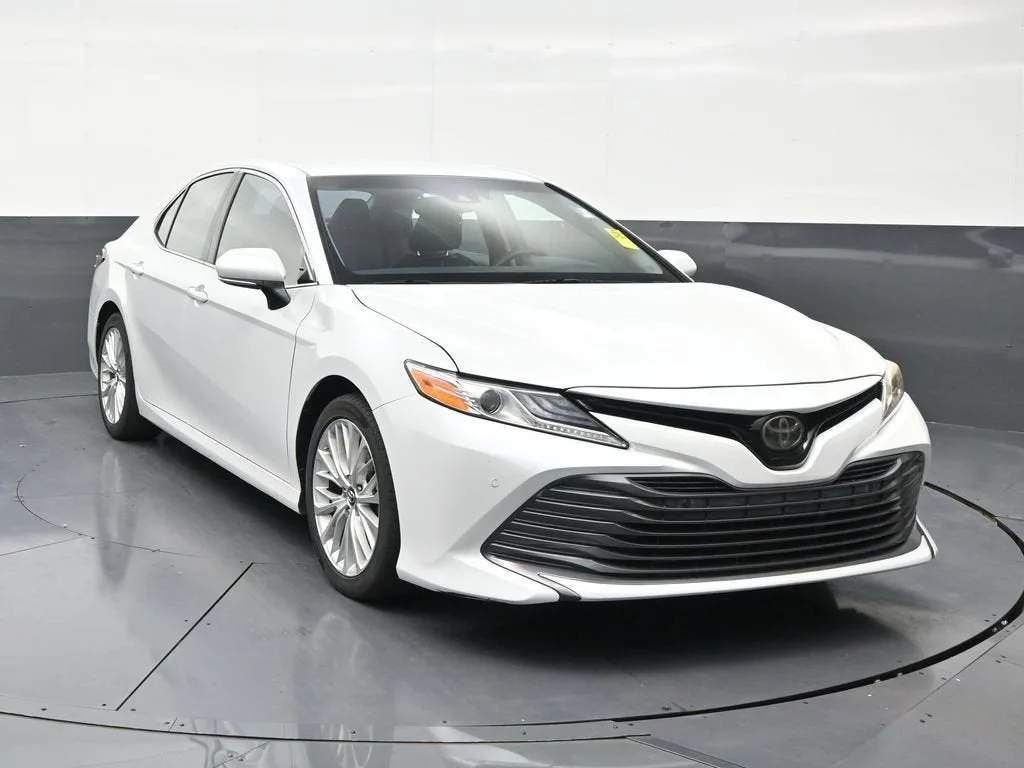 2018 Toyota Camry XLE photo 7
