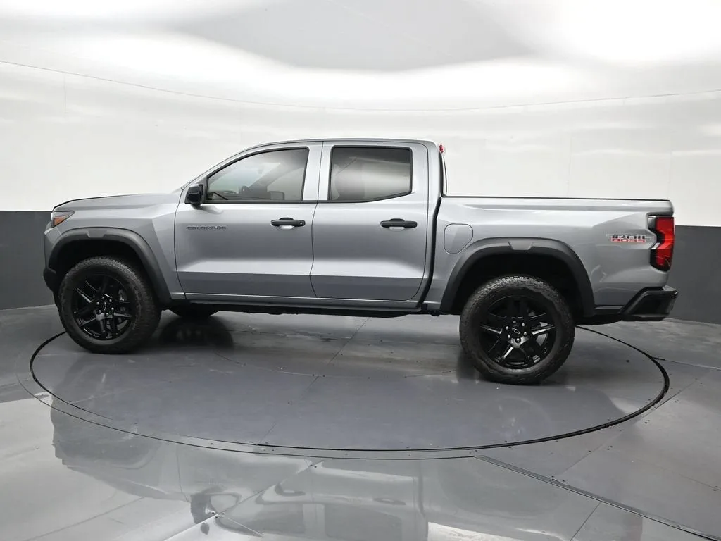 2025 Chevrolet Colorado Trail Boss photo 2